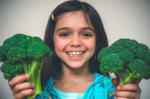 girl with broccoli